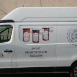 Oklejony minivan