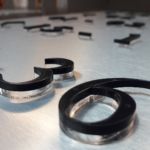 Znaki przestrzenne wycinane technologią grawerowania laserowego